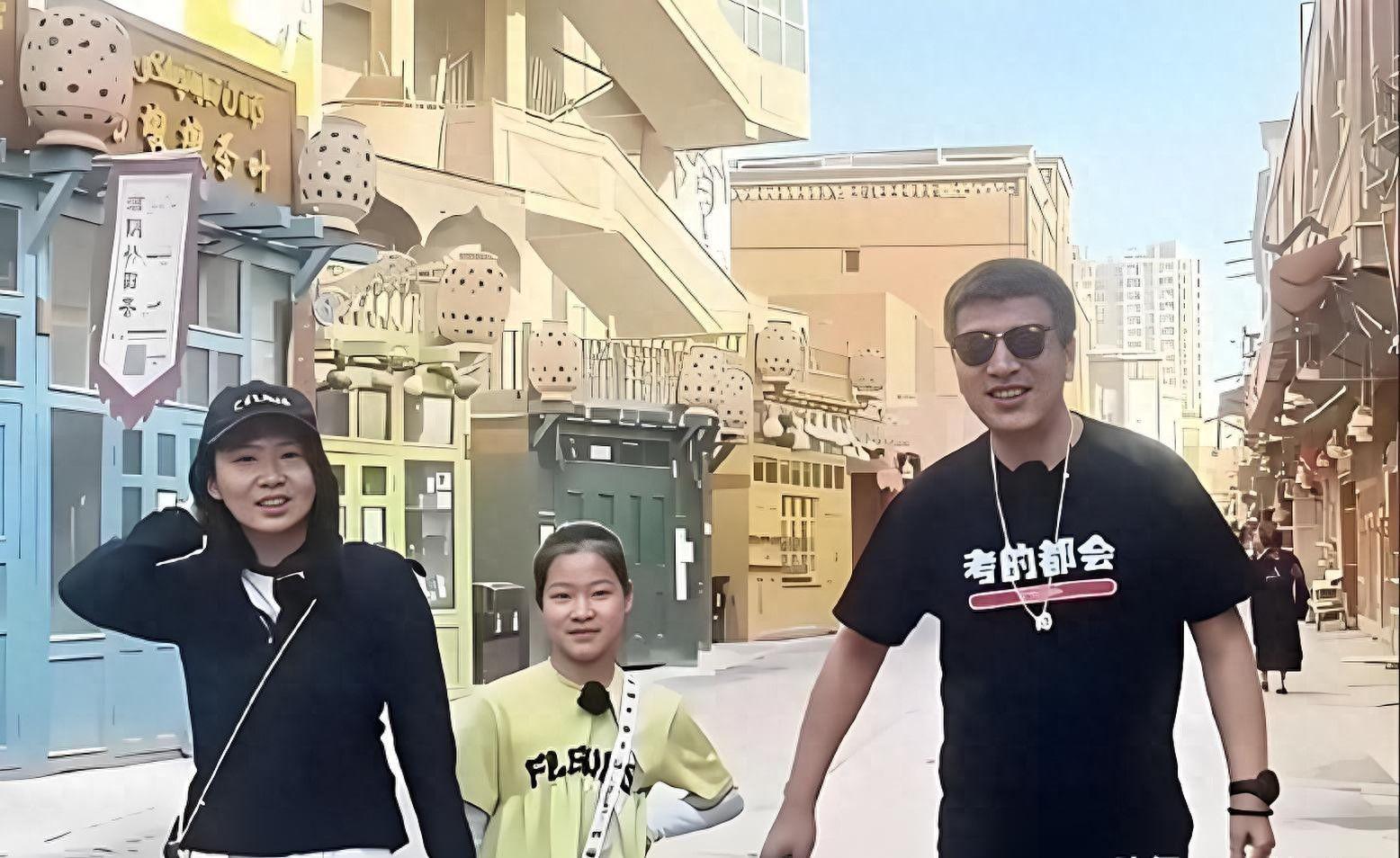 九游娱乐官方-张雪峰去世15天,原配李丽婧罕见发声,透露张姩菡近况,令人担忧
